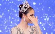 hoa hau pham huong bat khoc khi nhin lai chang duong da di qua