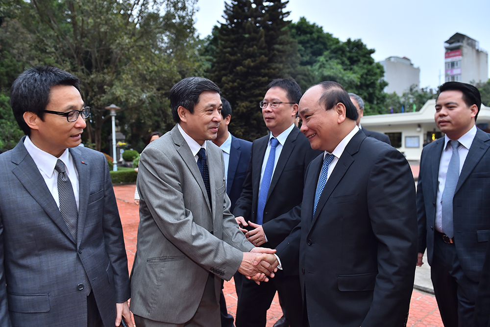 thu tuong khong de tri tue va nen khoa hoc viet nam thua kem tren san nha