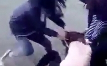 nhom nu sinh danh lot ao ban giua duong roi len facebook xin loi