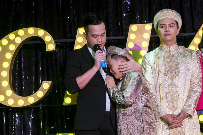 dien vien nhi khoc nuc no khi khong duoc xem phim 16 do chinh minh dong