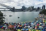 hang tram nguoi cam trai qua dem o sydney cho phao hoa giao thua