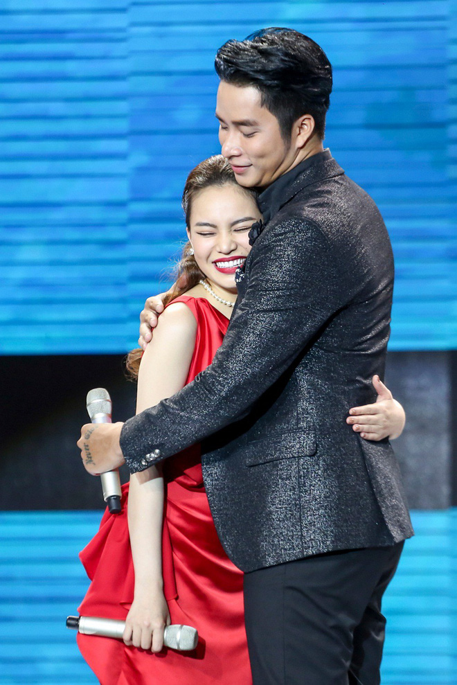 cong chua bolero hoa minzy danh bai erik de song ca cung hoc tro dam vinh hung