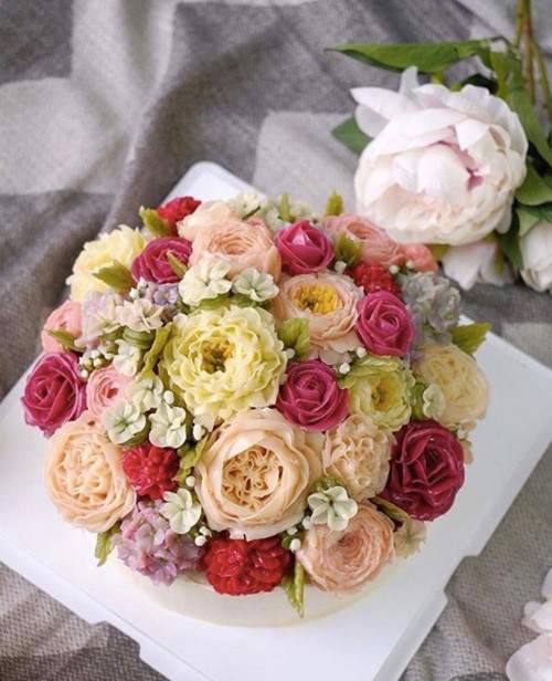 ha tang khoe anh lan dau lam banh kem cu dan mang nhac kheo chiec banh tham hoa 3 nam truoc