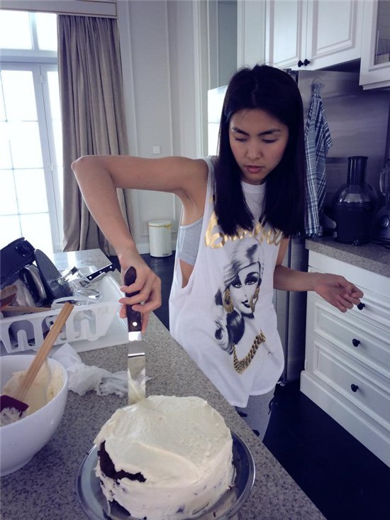 ha tang khoe anh lan dau lam banh kem cu dan mang nhac kheo chiec banh tham hoa 3 nam truoc