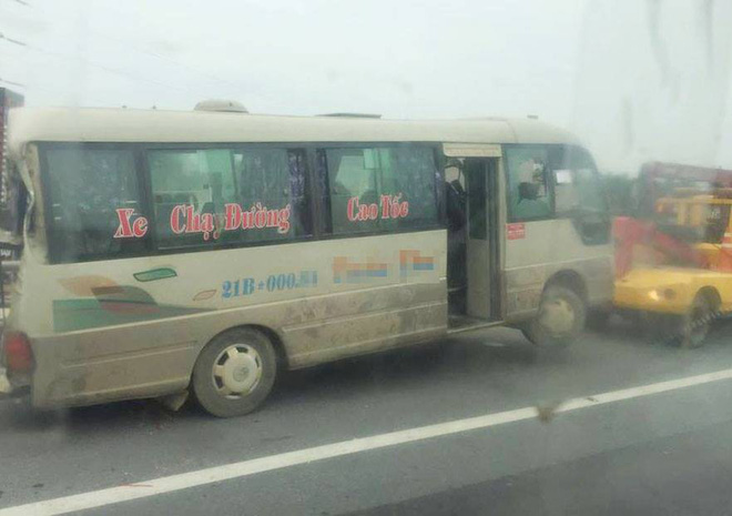 tai nan tren cao toc ha noi lao cai 4 nguoi nhap vien