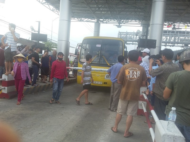 ngay ky quac o bot cai lay nhieu nguoi ho reo chuc mung cac tai xe