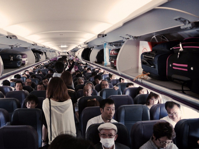 1001 chuyen do khoc do cuoi tren may bay duoc chinh tiep vien hang khong tiet lo