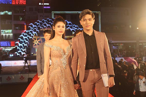 binh minh va tim to tieng xo xat khi giap mat