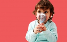 nam long 4 giai doan tre bi viem phe quan phoi chua du me can ghi nho 19 chi dan cham soc tai nha nay nua