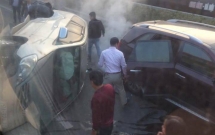 hai xe o to va cham lat nghieng tren cao toc phap van cau gie mot nguoi nhap vien