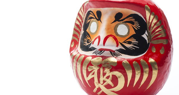 bi mat den toi dang sau daruma mon do choi truyen thong voi doi mat trang da cua tre em nhat ban