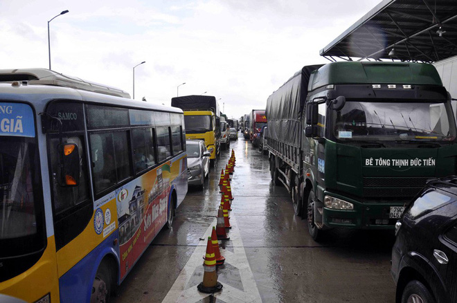tai xe qua bot ninh an cho thoi lai 100 dong tram chua chuan bi kip tien menh gia nay