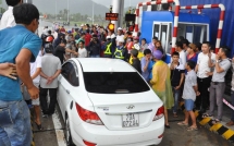 tai xe qua bot ninh an cho thoi lai 100 dong tram chua chuan bi kip tien menh gia nay