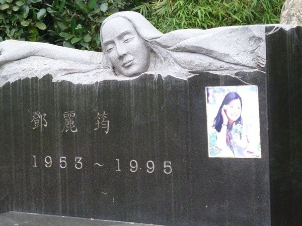 cuoc doi yeu menh cua de nhat danh ca dang le quan ca doi chua mot lan mac ao cuoi dot tu khi dang du lich cung ban trai