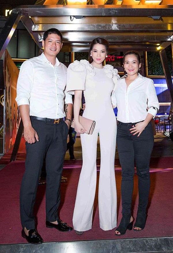 chan dung vo dai gia hon tuoi cua binh minh ngoai xa hoi la nguoi dan ba thep ve nha la lat mem buoc chat