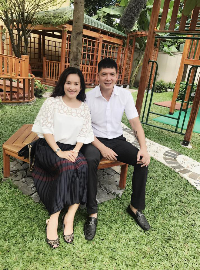 chan dung vo dai gia hon tuoi cua binh minh ngoai xa hoi la nguoi dan ba thep ve nha la lat mem buoc chat