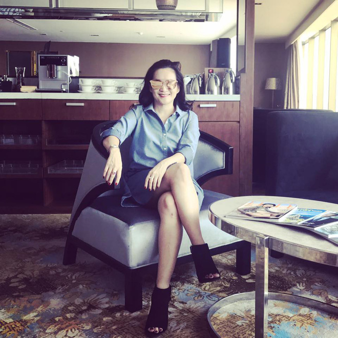 chan dung vo dai gia hon tuoi cua binh minh ngoai xa hoi la nguoi dan ba thep ve nha la lat mem buoc chat