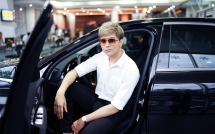 thai do kho tin cua tim giua scandal vo than mat voi binh minh