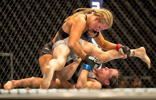 sao nu ufc lo nguyen bau nguc tren song truyen hinh truc tiep