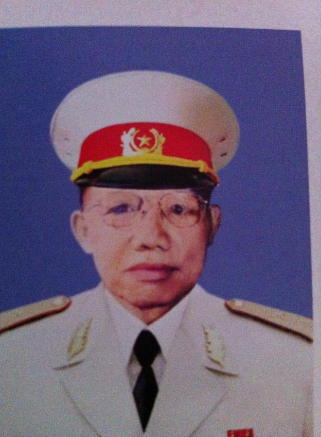 tang thiet giap mot co duc duoc xe tang binh chung thep hay binh chung nhom