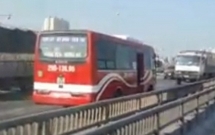 ha noi truy tim xe khach chay nguoc chieu phong vun vut tren duong vanh dai 3