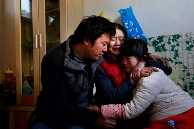 con khong muon tro thanh ganh nang cua bo me khong co con thi van con anh va em ma be gai 14 tuoi muon tu bo tri benh vi gia dinh qua ngheo