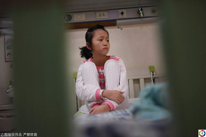 con khong muon tro thanh ganh nang cua bo me khong co con thi van con anh va em ma be gai 14 tuoi muon tu bo tri benh vi gia dinh qua ngheo