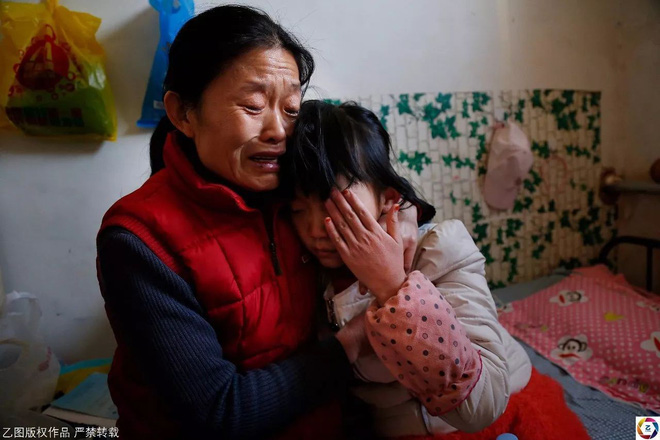 con khong muon tro thanh ganh nang cua bo me khong co con thi van con anh va em ma be gai 14 tuoi muon tu bo tri benh vi gia dinh qua ngheo