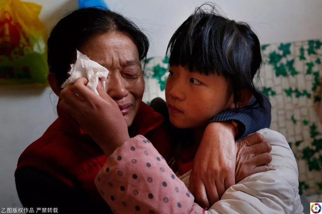 con khong muon tro thanh ganh nang cua bo me khong co con thi van con anh va em ma be gai 14 tuoi muon tu bo tri benh vi gia dinh qua ngheo