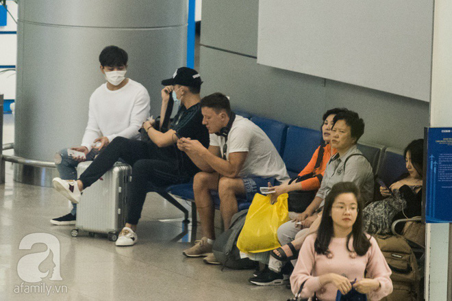 giua tam bao tim xuat hien le bong giua san bay