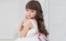 chiem nguong dung nhan cua be gai xinh nhat the gioi