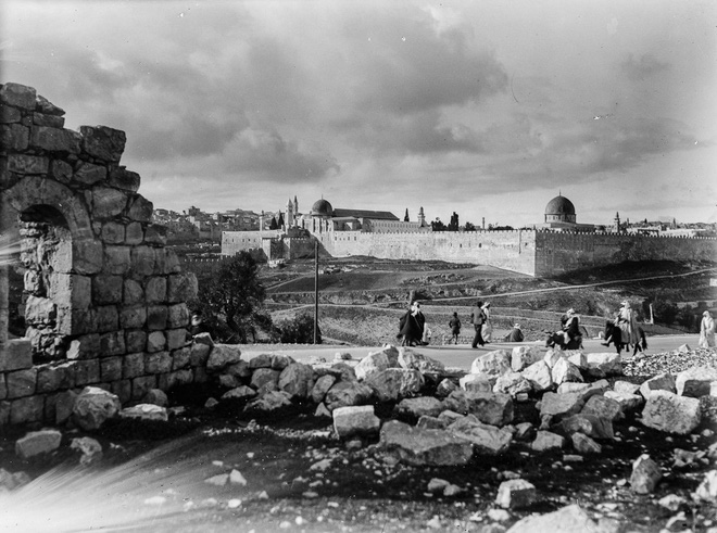 buc tranh lich su jerusalem ve cuoc tranh chap keo dai 1000 nam giua israel va palestine