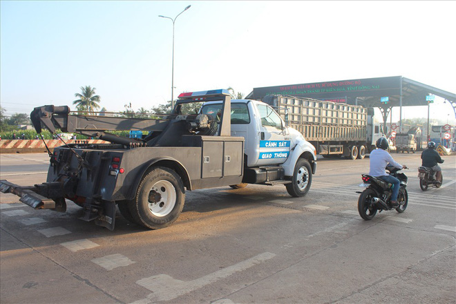 bot bien hoa sang nay tai xe tra 40100 dong tien le va doi thoi lai dung 100 dong