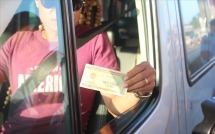 bot bien hoa sang nay tai xe tra 40100 dong tien le va doi thoi lai dung 100 dong