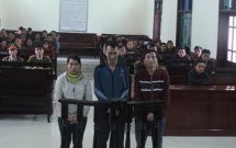 lua vao lam nhan vien rua bat hai tu ong thay nhau ham hiep be gai 14 tuoi