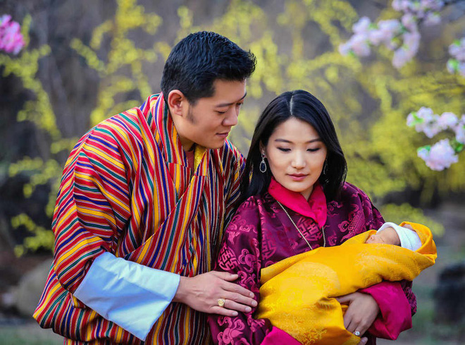 chuyen tinh dep nhu mong cua hoang hau tre nhat the gioi 7 tuoi da duoc quoc vuong cau hon
