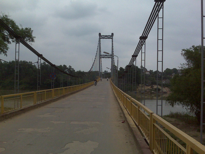 nghe an de lai thu tuyet menh hai nu sinh lop 8 nam tay nhau nhay xuong song lam tu tu