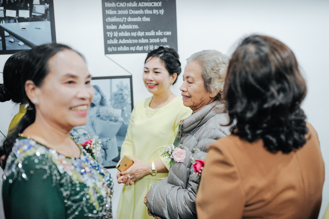 khoe bo me minh voi hang ngan dong nghiep tren cong ty ban da bao gio du mot ngay hoi gia dinh nhu the