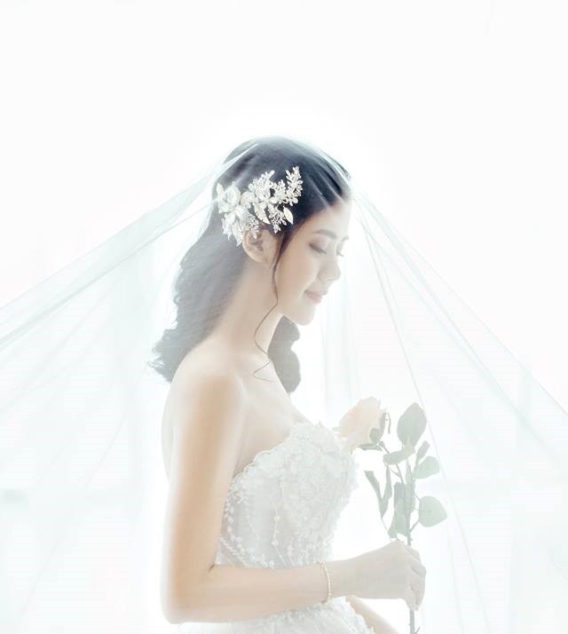 anh cuoi tuyet dep cua que ngoc hai va ban gai thuy phuong