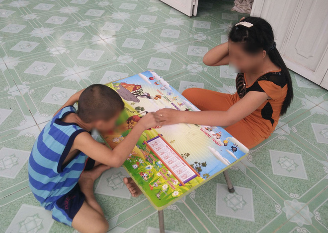 ba ngoai be gai 10 tuoi bi hang xom hiep dam den mang thai toi chi mong som ket thuc de con be lam lai cuoc doi