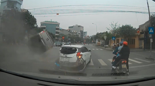 clip xe ban tai lon nhieu vong tren khong sau khi chay voi toc do ban tho nhu phim fast furious