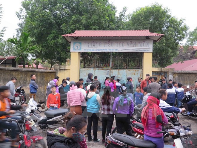 anh hien truong vu sap lan can truong tieu hoc van mon khien 16 hoc sinh bi thuong