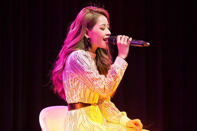 chi pu gap su co hat sai nhac quen loi trong fanmeeting o han quoc