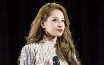 chi pu gap su co hat sai nhac quen loi trong fanmeeting o han quoc