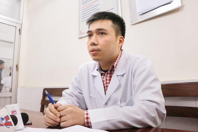 nan nhan ke lai giay phut lan can sup do khien hang chuc hoc sinh dang choi dua roi xuong dat