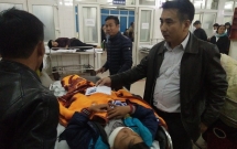 nan nhan ke lai giay phut lan can sup do khien hang chuc hoc sinh dang choi dua roi xuong dat