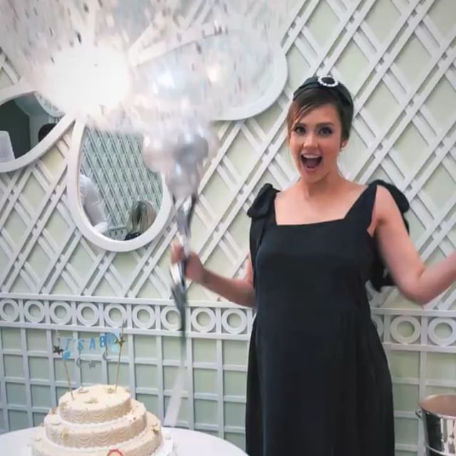 thien than bong toi jessica alba tuoi tan trong bua tiec mung con trai sap chao doi
