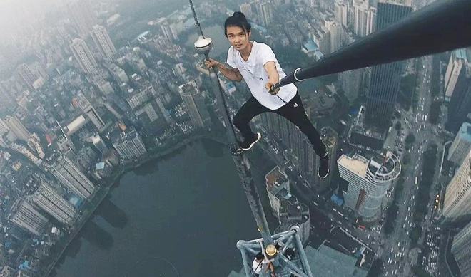 vu nam dien vien truot tay nga tu tang 62 roi xuong van con song chua tu vong ngay