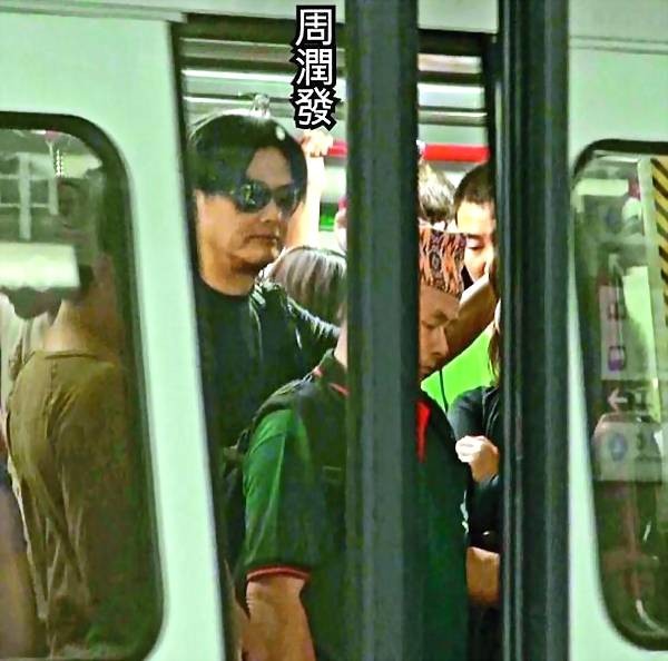 giau co nhat nhi hong kong chau nhuan phat van chen chuc tau dien ngam di mua giay giam gia