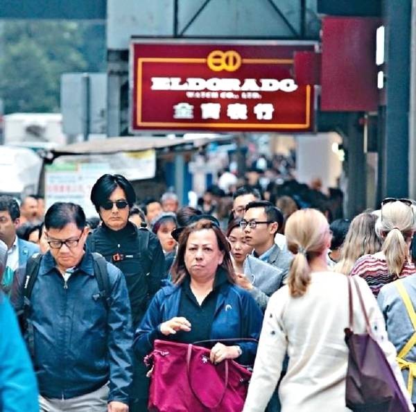 giau co nhat nhi hong kong chau nhuan phat van chen chuc tau dien ngam di mua giay giam gia